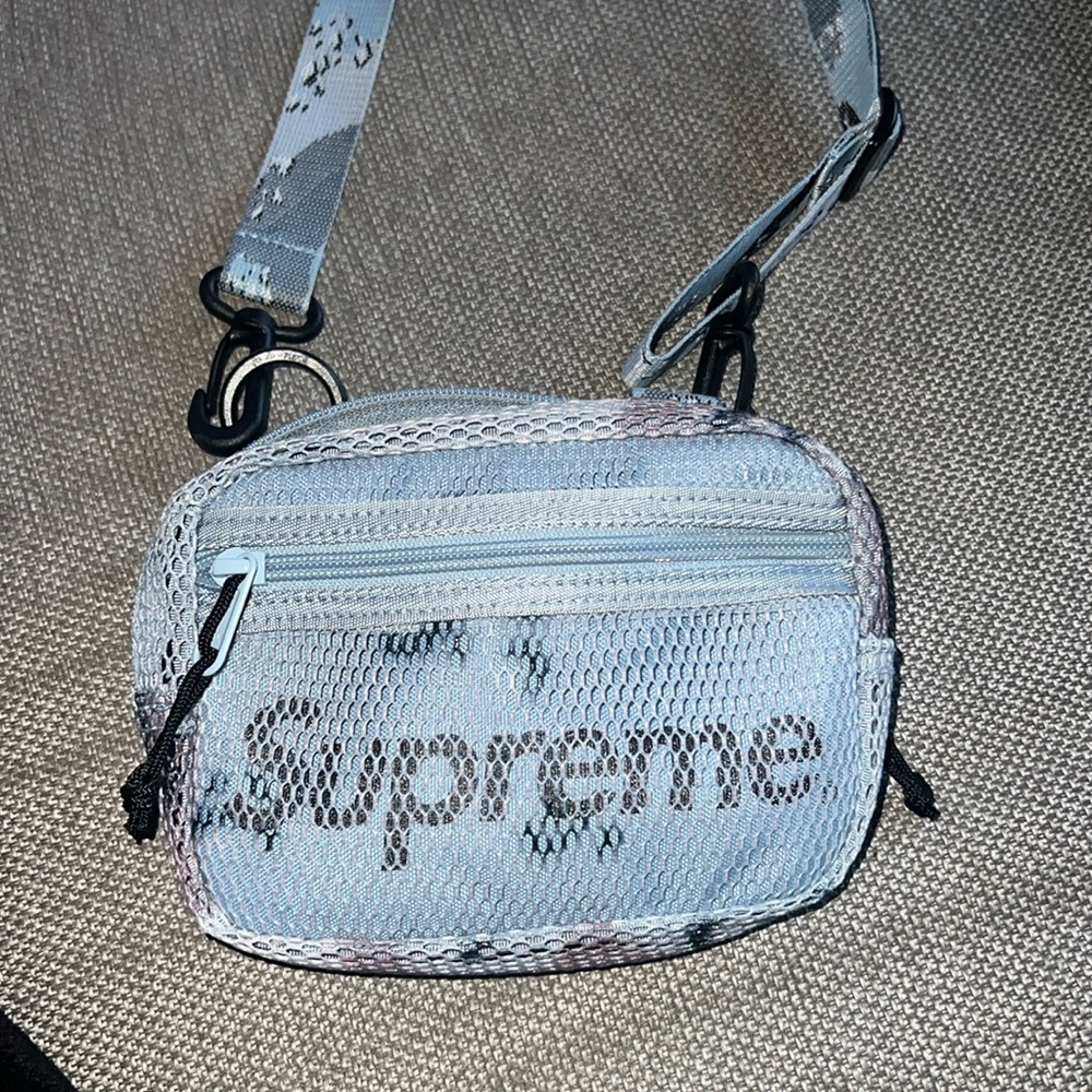 Supreme mini belt bag can be worn as a belt bag or cross body - Picture 1 of 1